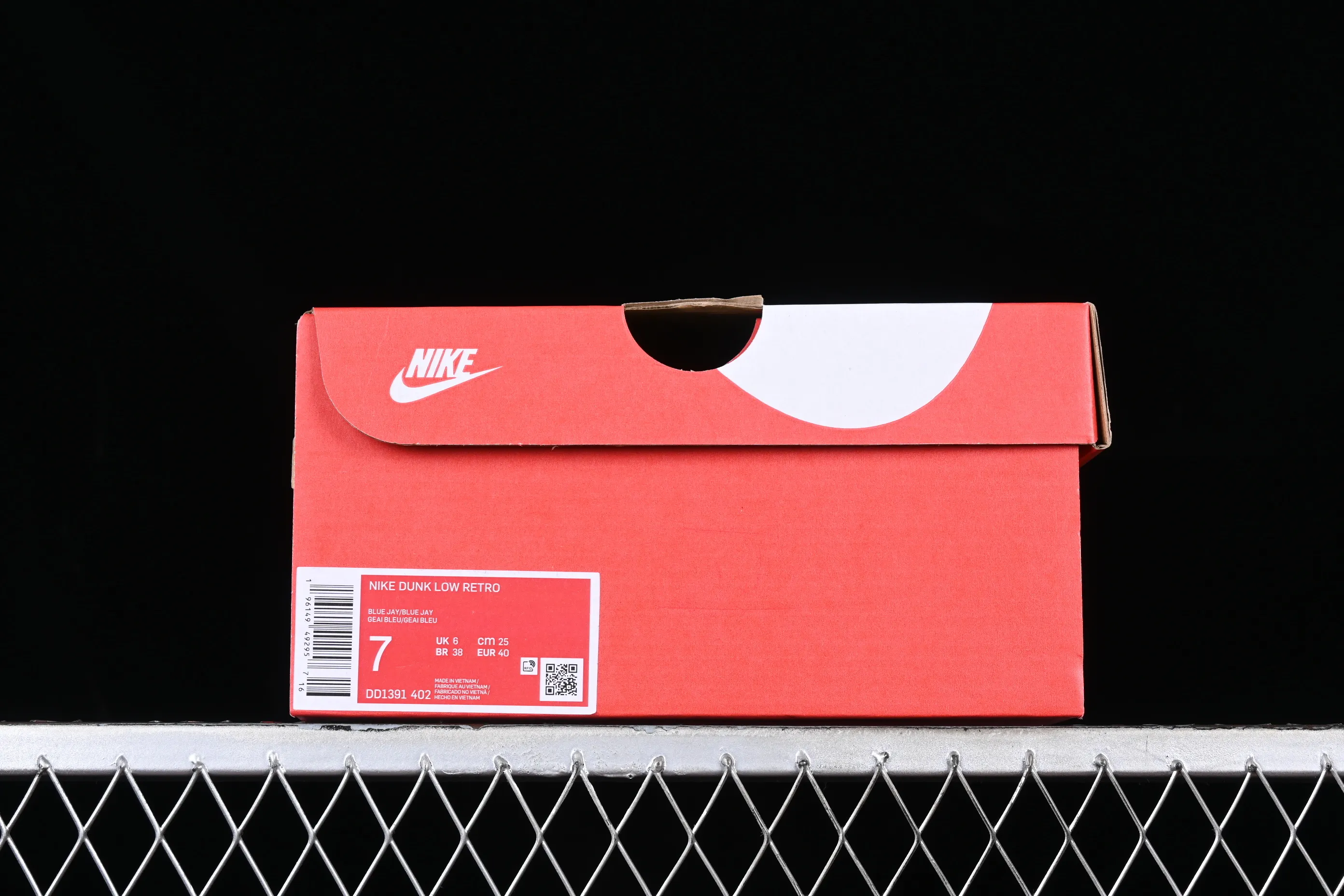 All categories Nk SB Dunk series Nk SB Dunk Low low-top sneakers Nk Dunk SB Low blue and yellow color matching SB smashed backboard fashion casual sneakers DD1391-402